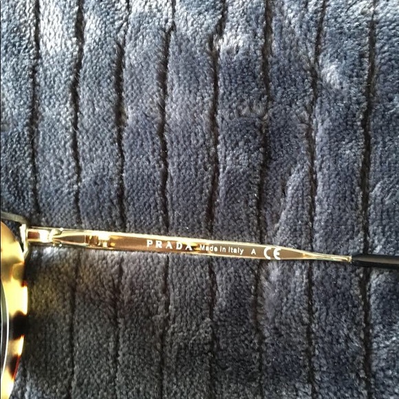 PRADA sunglasses - Picture 3 of 7